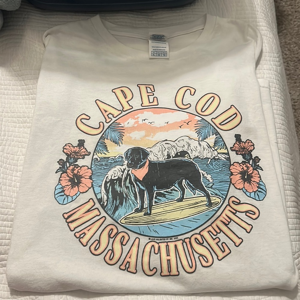 CAPE COD MASSACHUSETTS white tee with logo. Size XL